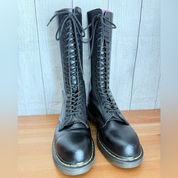 VINTAGE DR MARTENS 1942 20 Eye Tall Lace Up Black Leather Boots EU41 US L9 M8 - Picture 3 of 11